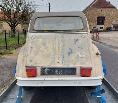 Rear view of our Citroën 2CV4 as it came back on the trailer
