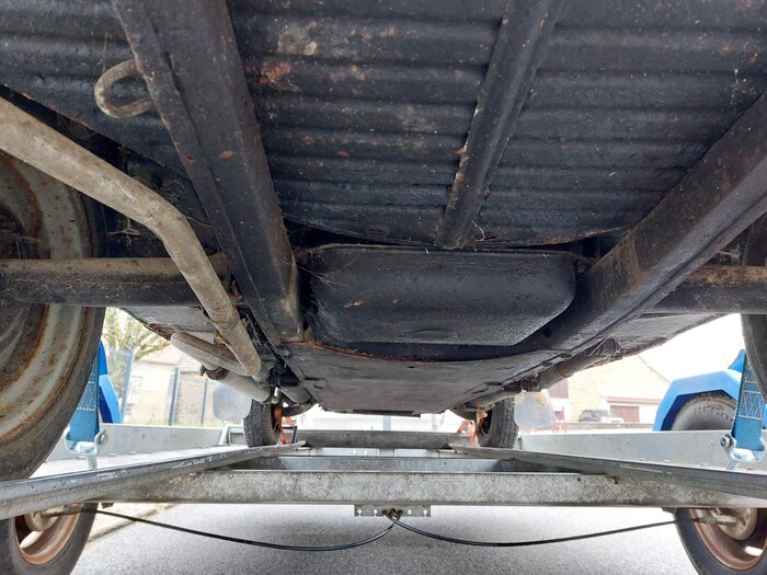 Underbody of our Citroën 2CV4 seen on the trailer