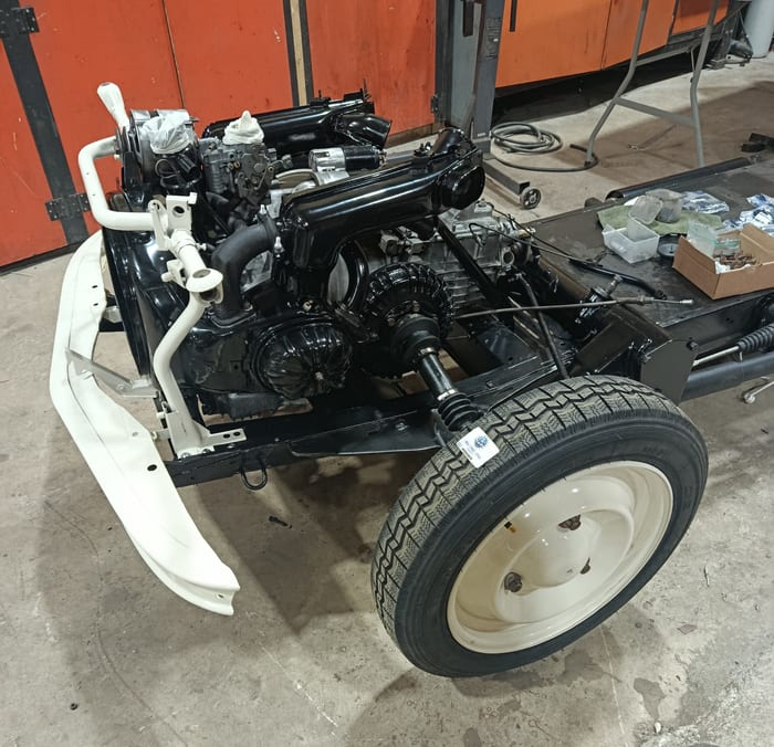 Rebuilt engine of our Citroën 2CV4 mounted back on the restored chassis