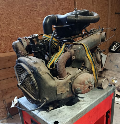 Original engine of our Citroën 2CV4 before rebuilding
