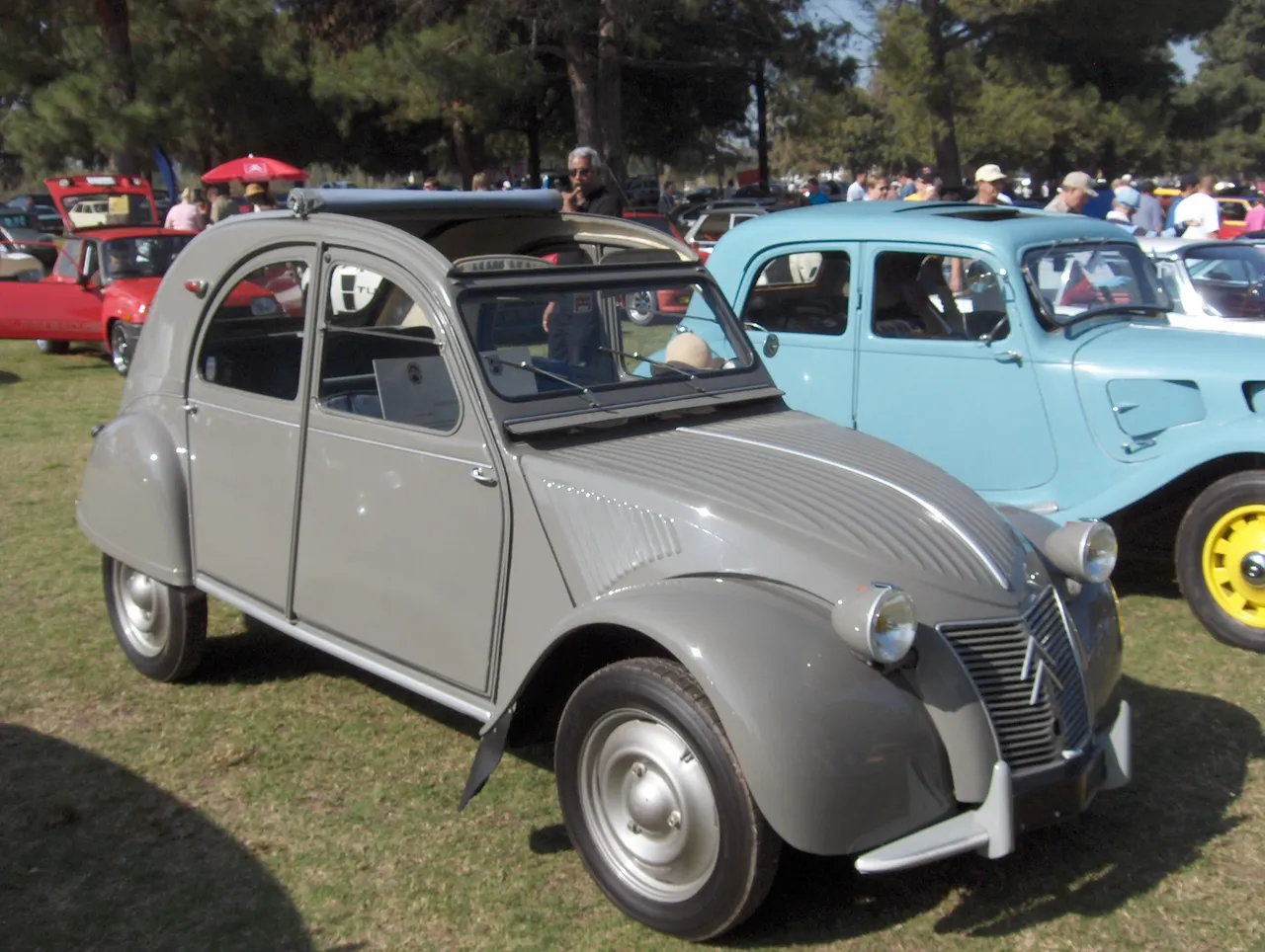 Grey 1955 Citroën 2CV seen from the front three-quarter angle