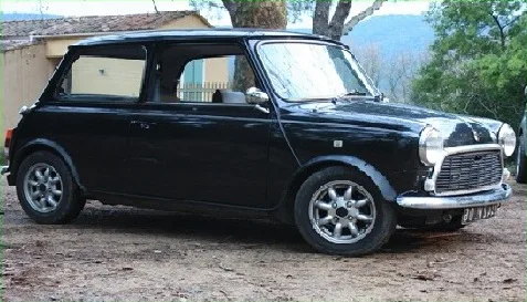Austin Mini Mayfair noire vue de profil